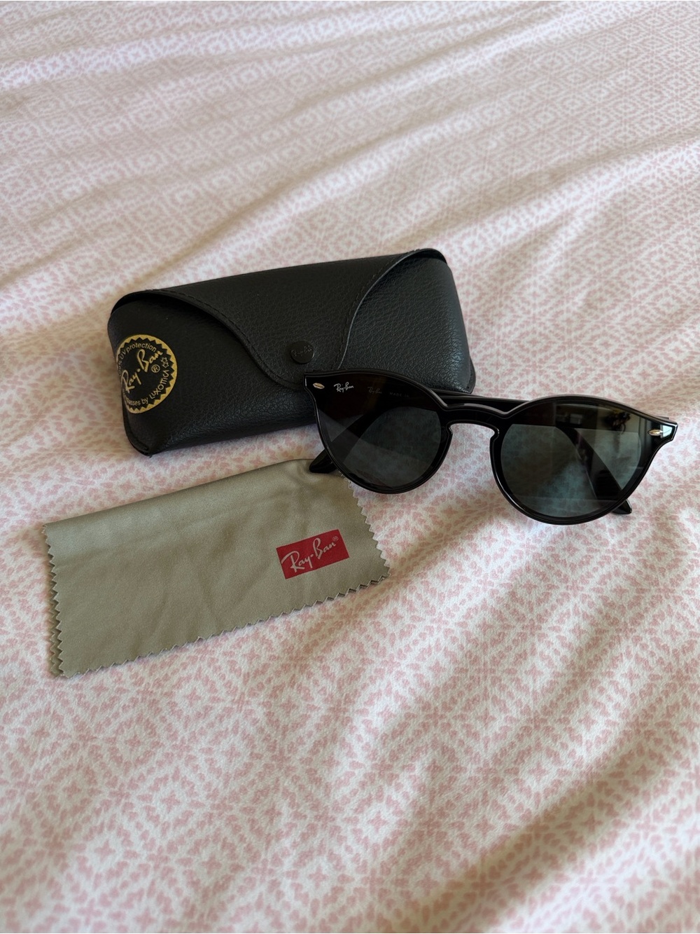 Ray-Ban Black Gloss Round Sunglasses